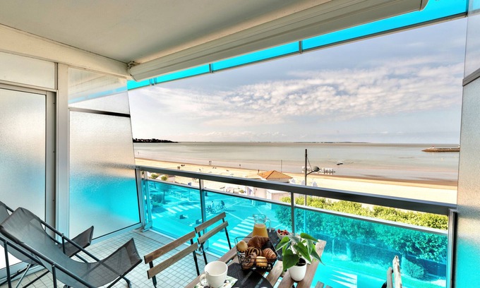 Royan Apartment | New! Studio Royan with Ocean View and Bike Rental Amenities