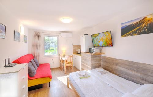 Ljubljana Apartment | Modern Studio with AirCon & Free Parking for Families