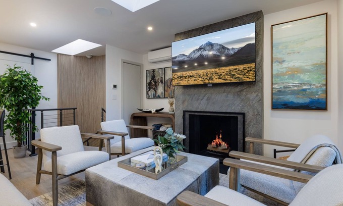 Aspen Condo | Impressive 2BR Condo with Pool & Ocean Views