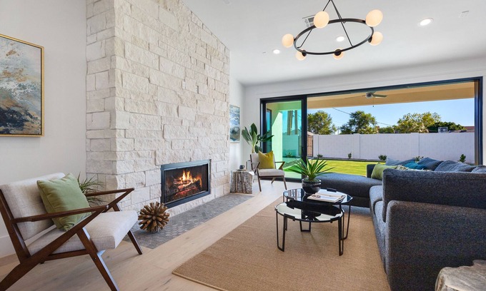 Camelback East House | Explore the Elegant Biltmore Neighborhood Home with Pool