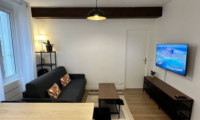 Saint-Denis Apartment | Modern Apartment Steps from Stadium with Pool & Breakfast
