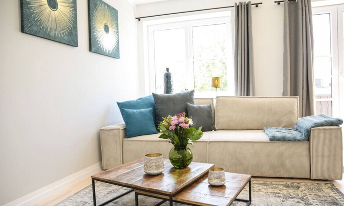 Feldafing Apartment | Modern Apartment for 8 with Terrace, BBQ and Spa Access