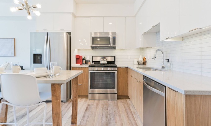 Mission District Condo | Stylish Downtown Condo with Spa and Kitchen, 10/10 Rating