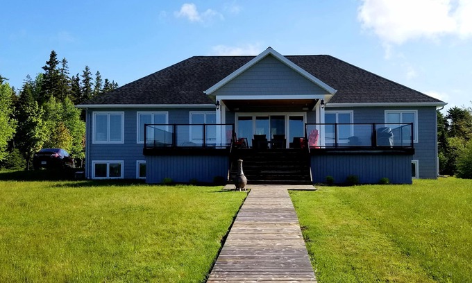 Montague House | Relaxing Summer Retreat by the Scenic Montague River