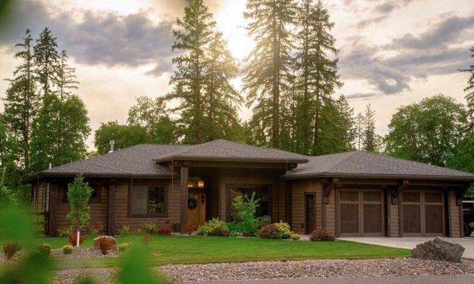 Kalispell House | Discover Adventure at Gateway to GNP - 10/10 Rated!