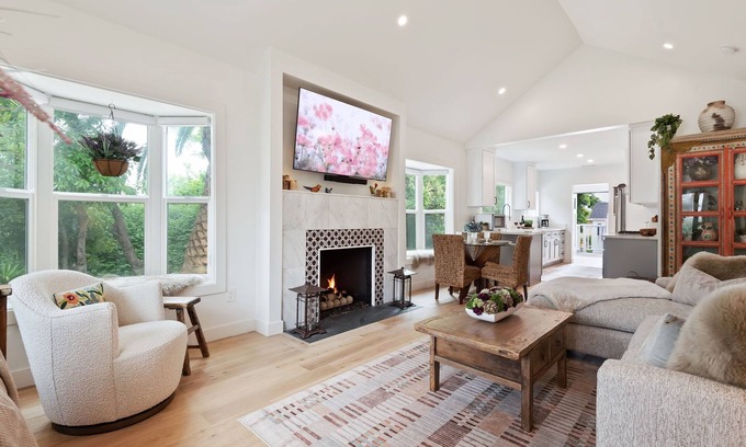 San Roque House | Relaxing Sundance Cottage: Oceanfront Getaway Awaits You!
