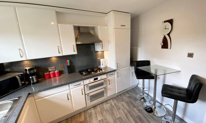 Falkirk Apartment | New Family-Friendly 2 Bedroom Flat in Falkirk - Rated 10/10
