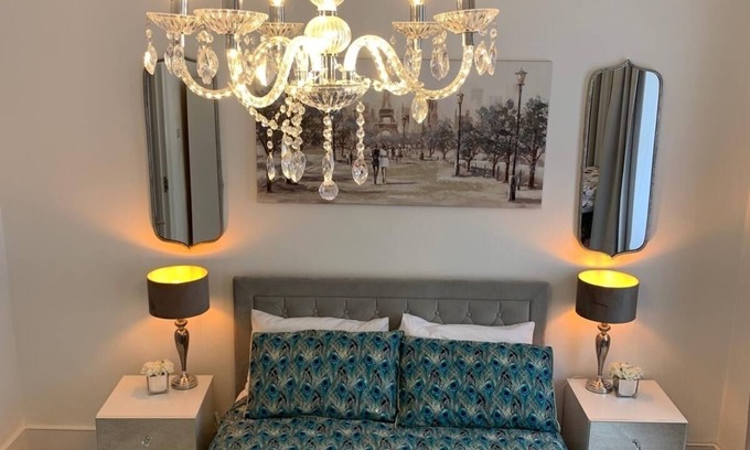 Islington Apartment | Exceptional Supreme Apartment Steps from Tube Stations