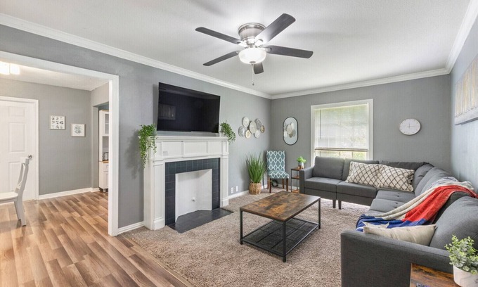Temple House | Pet-Friendly Temple Bungalow with Patio Near Hospital