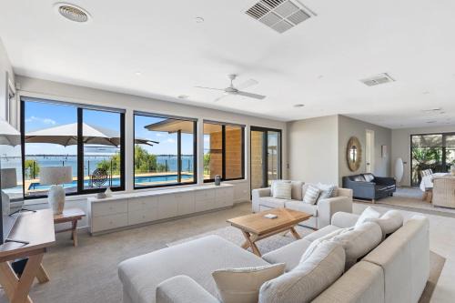 Yarrawonga House | Discover Holiday Homes in Australia with Pool & Family Fun