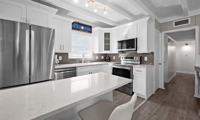 Iona Villa | Conveniently Located Hotel Near Fort Myers Beach