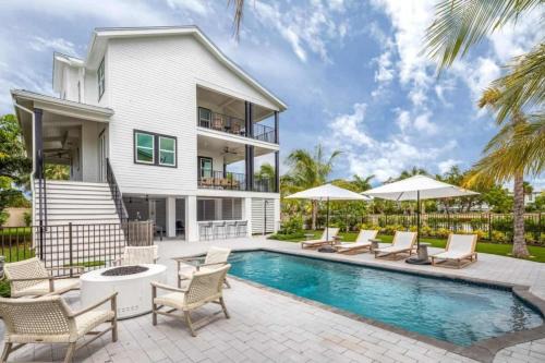 Key West House | Discover The Windrose House: Pool, Pets & 10/10 Reviews