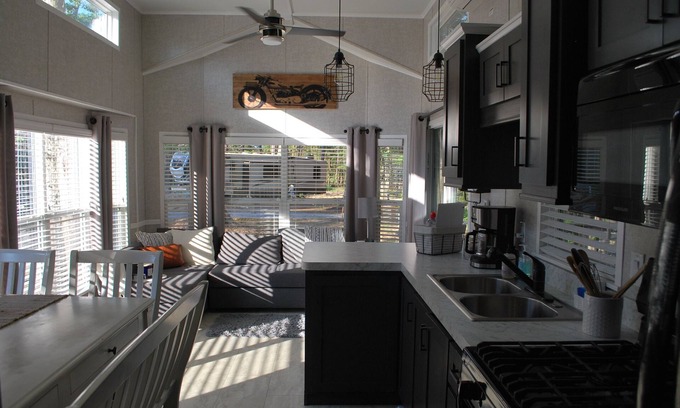 Keeling House | Cozy Tiny Home Near VIR & Hyco Lake with Pool Access
