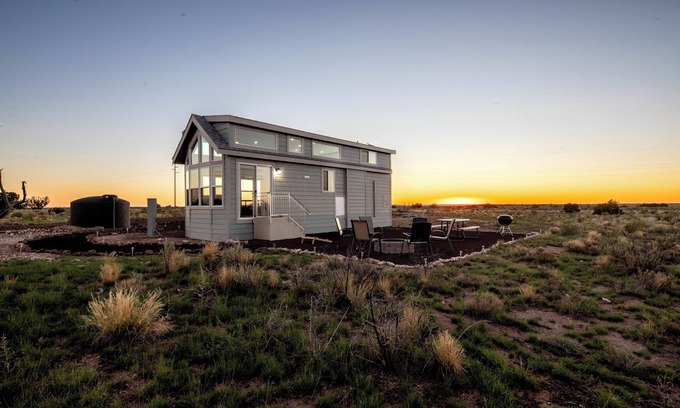 Valle House | Cozy Tiny Home on 1 Acre with Power & Starlink Internet