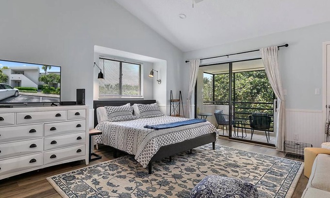 Ponte Vedra Condo | Freshly Renovated Retreat Just Steps from the Beach