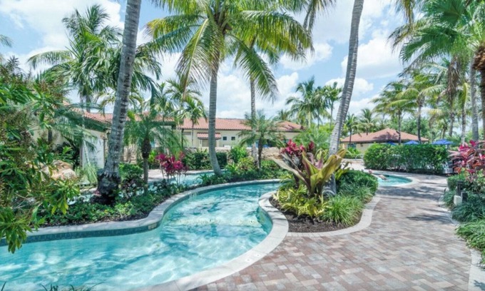 Royal Harbor Condo | Immaculate Condo with Pool and Ocean Views in Naples Bay Resort