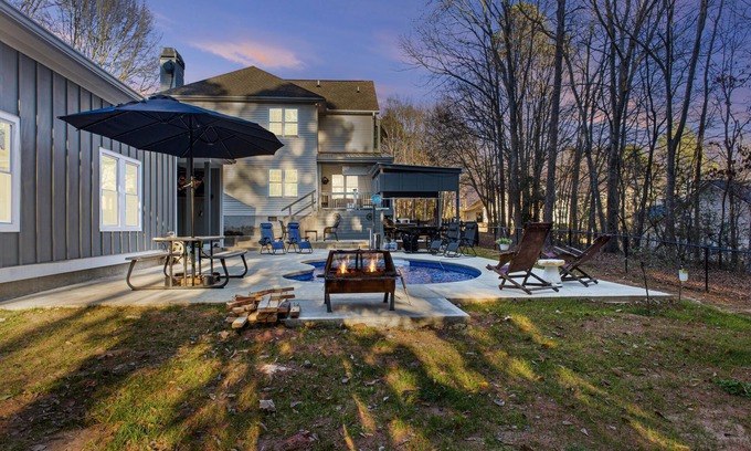 Jefferson House | New to Vrbo! Jefferson Poolside Escape w/pool!