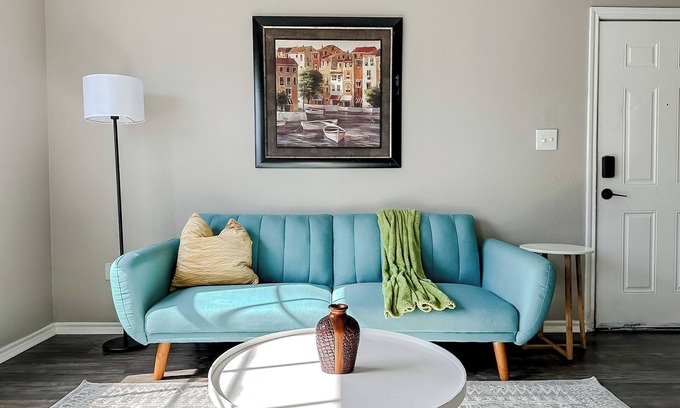 South Side Apartment | New to Vrbo Sleepover Impressive 1BD/1BA + Gym - Corpus Christi