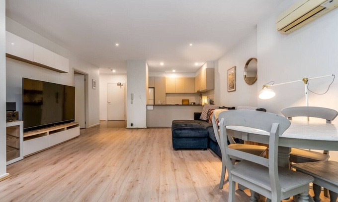 Kingston Apartment | Modern 1BR Apartment with Breakfast in Kingston!