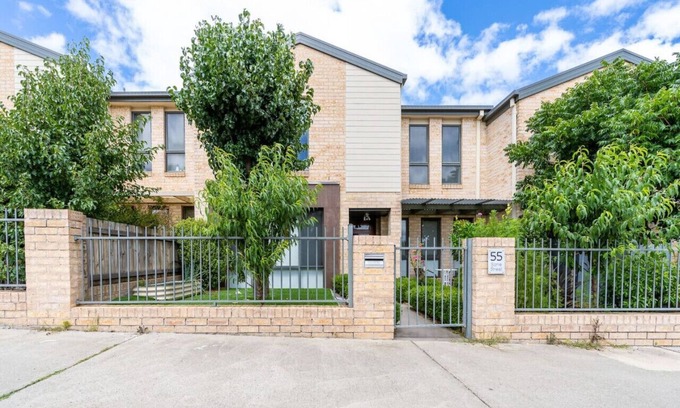 Gungahlin House | New to VRBO: Superb 3BR Townhouse near Town Centre!