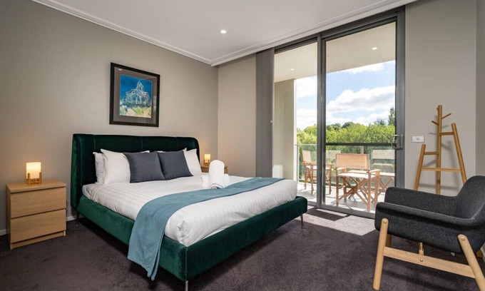 City East Apartment | Relaxing 2BR Apartment with Glebe Park Views