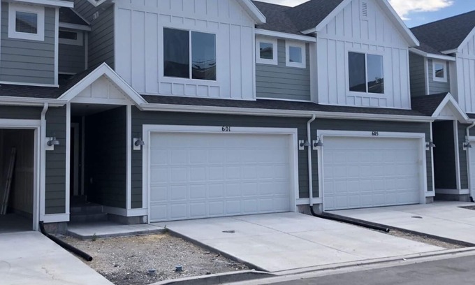 Lakeview House | NEW TOWNHOME ACROSS THE STREET FROM UVU