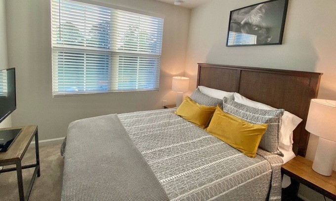 Durham House | New Townhome beautiful & cozy 3br