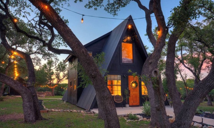 Wimberley House | NEW Treehouse at Link Lane 2 Acres w Hot Tub
