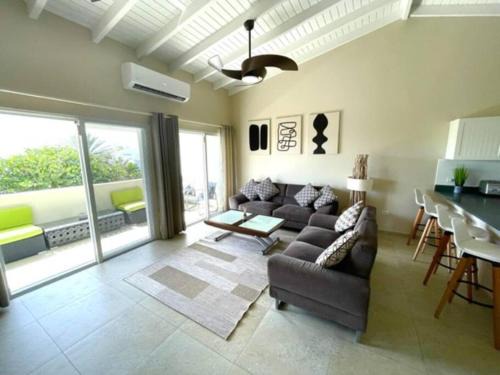 Beacon Hill Villa | Modern Tropical Townhouse in SXM - Family Friendly Retreat
