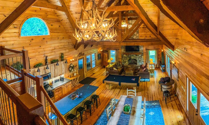 Demorest Cabin | Idyllic Twin River Cabin: 3-Bedroom Lodge with Hot Tub