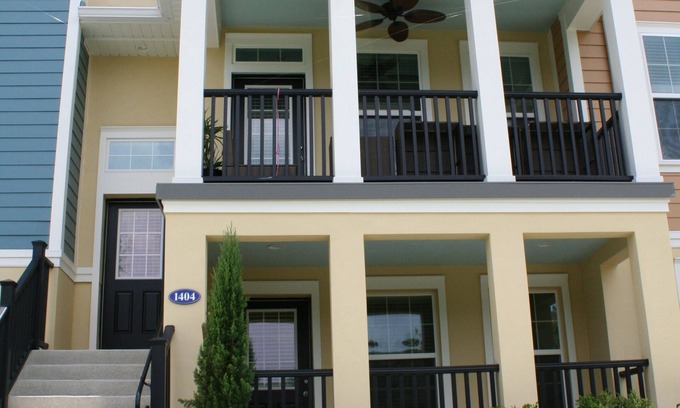 Winter Springs House | Modern Townhome with Outdoor Space and Ocean View Amenities