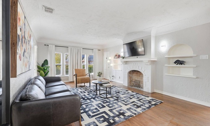 Park Cities House | New! University Park | SMU Campus 1 block2nd FL