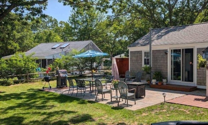 West Dennis Cottage | Oceanfront Beach Cottage: 10 Min to South Village Fun