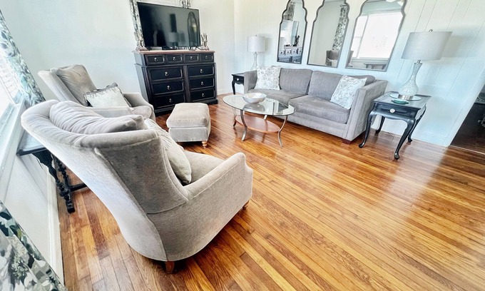East Florence House | Family & Pet-Friendly Retreat with Boat Parking by River Hospital
