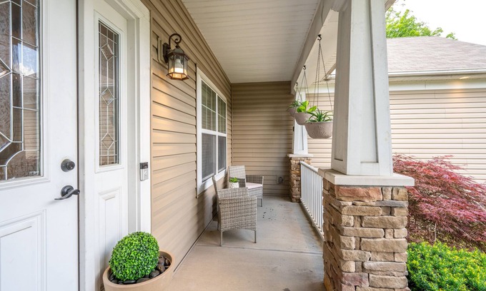 Northside House | Experience Urban Escape: Steps from Attractions & Spa!