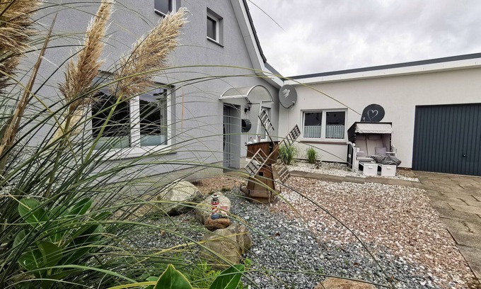 Woehrden House | Cozy North Sea Retreat with Sauna & Oceanfront Views
