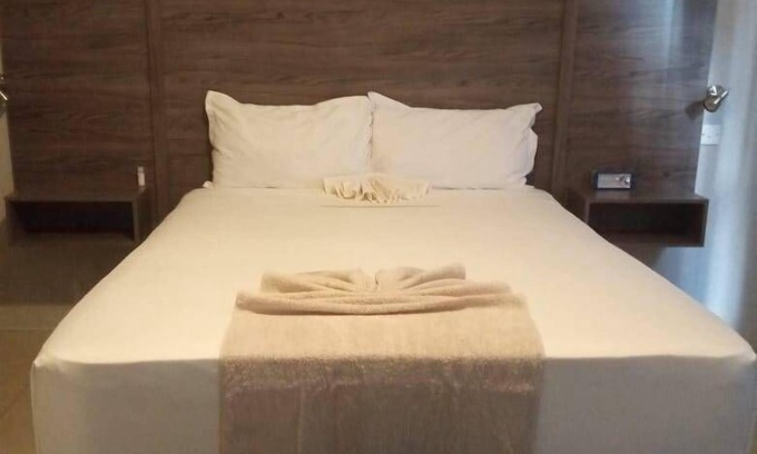 North-West District House | Discover New View Inn: Family-Friendly with Dining Options