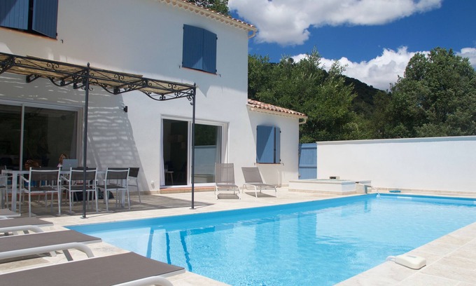 Allemagne-en-Provence Villa | New Villa with Private Pool for 10 - Guest Rated 9.4/10