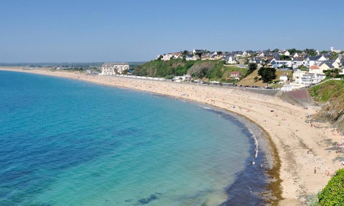 Donville-les-Bains Villa | Tranquil Villa Steps from Donville Beach with Pool & Spa