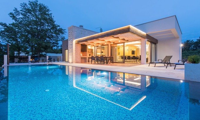 Sveti Petar u Sumi Villa | Villa Lanka: Elegant Oceanfront Villa with Private Pool