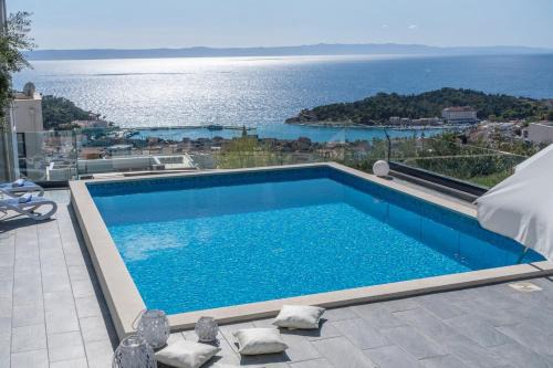 Makarska Villa | Villa Lea: 5-Bedroom Retreat with Pool and Stunning Views