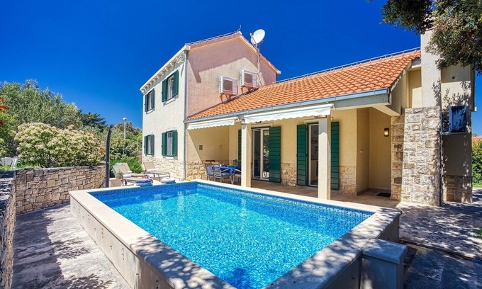 Dracevica Villa | Experience Villa SAN: 3-Bedroom Retreat with Heated Pool