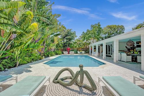 North Corals House | New! Waterfront Heated Pool, Fishing Pier, Designer Touches, 2mi to Beach