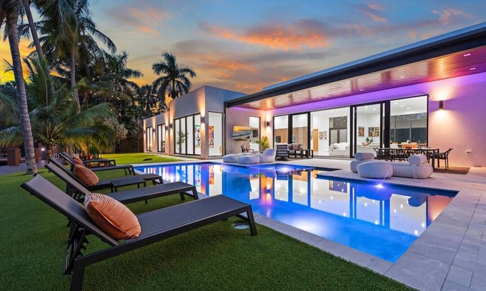 Fort Lauderdale House | Pet-Friendly Waterfront Villa with Pool and Spa Amenities