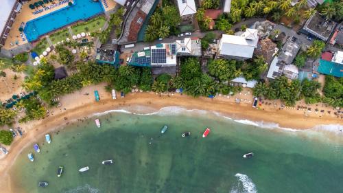 Unawatuna Hotel | Oceanfront Bliss at New Wave Beach Resort Unawatuna
