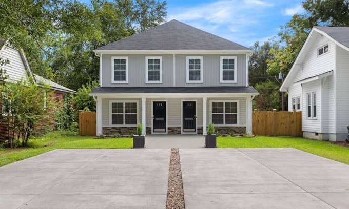 Columbia House | Spacious WeCo Duplex: 8 BR, Pet Friendly & Sleeps 16