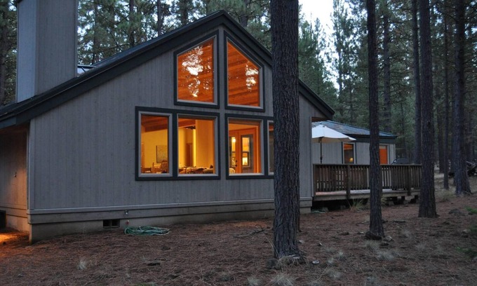 Black Butte Ranch House | Cozy Winter Retreat at Black Butte Ranch with Breakfast