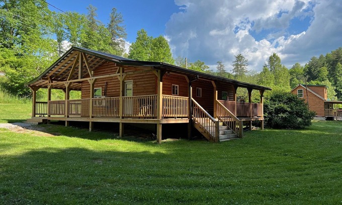 Campton Cabin | Discover Yogi's Get Away: Pet-Friendly Retreat with Spa