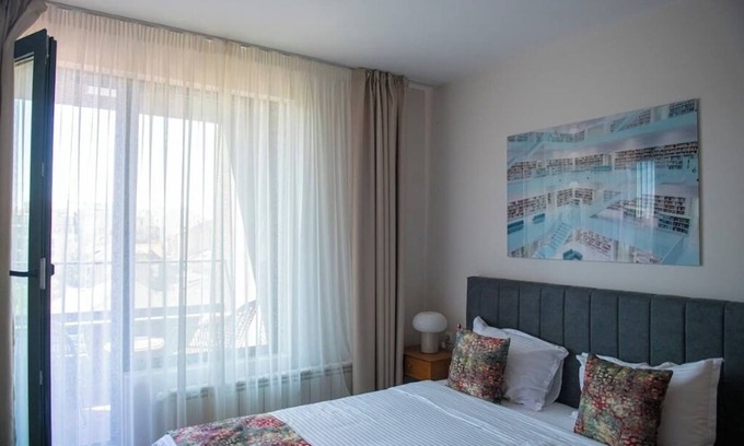 Sofia Apartment | Modern New York Apartment with Convenient Parking