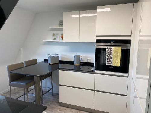 Hilden Cabin | Convenient Stays in Düsseldorf: Pet & Child Friendly Options